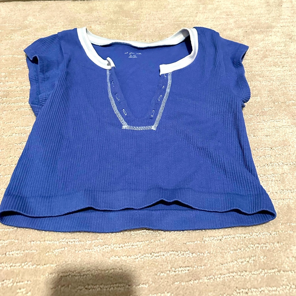 this is a blue top from urban size women’s small